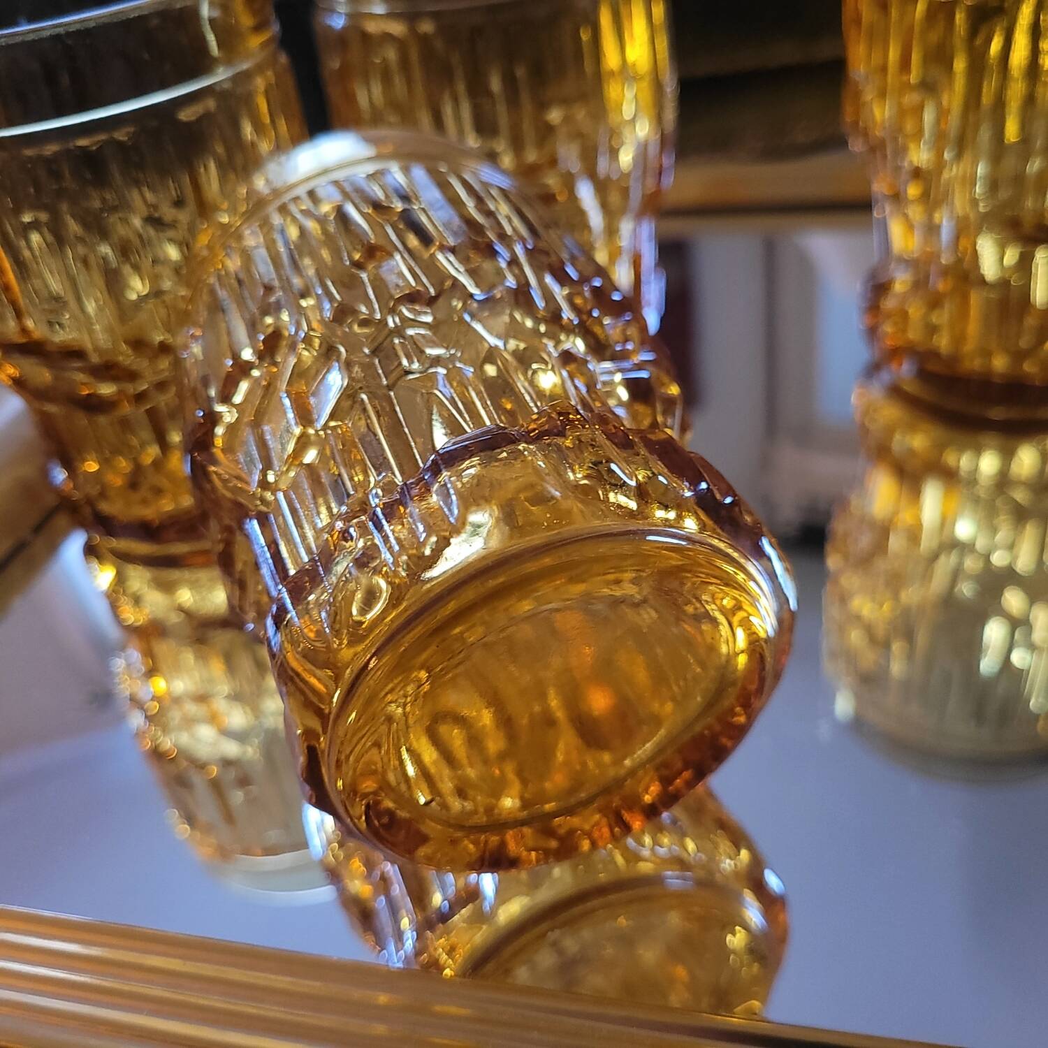 Verres ambrés en verre moulé. Années 60–70