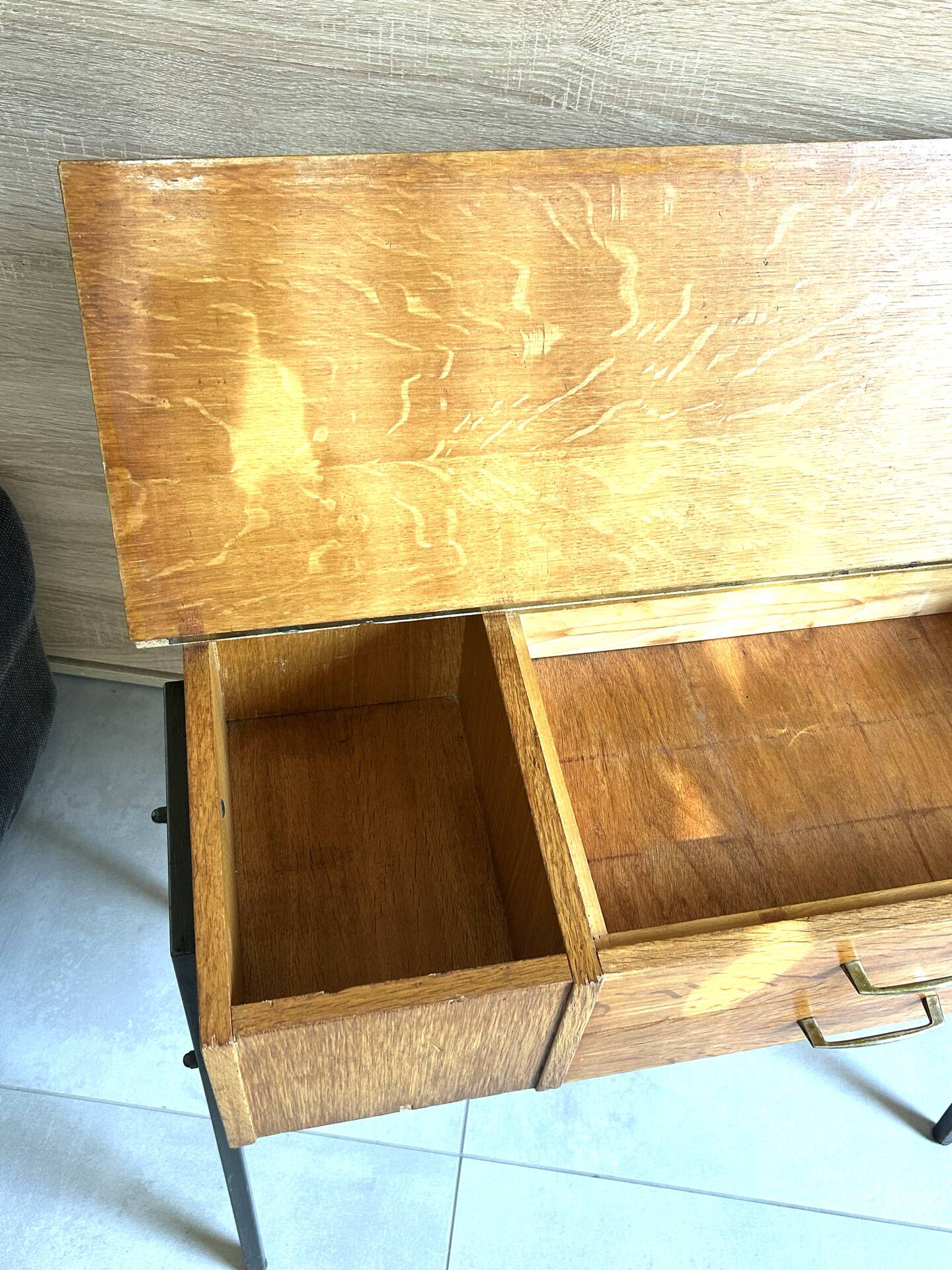 Vintage 1950s sewing machine with blonde oak veneer.