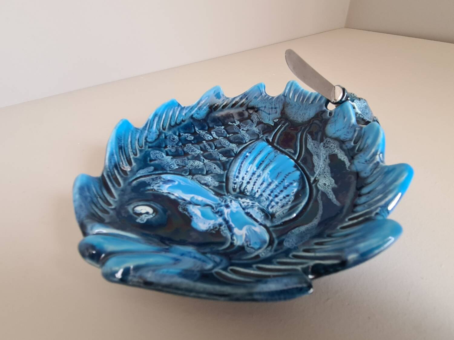 Ceramic butter dish signed Vallauris fish decor and its knife / fish / ceramic / 1960 / French riviera / Mid-Century / 20th