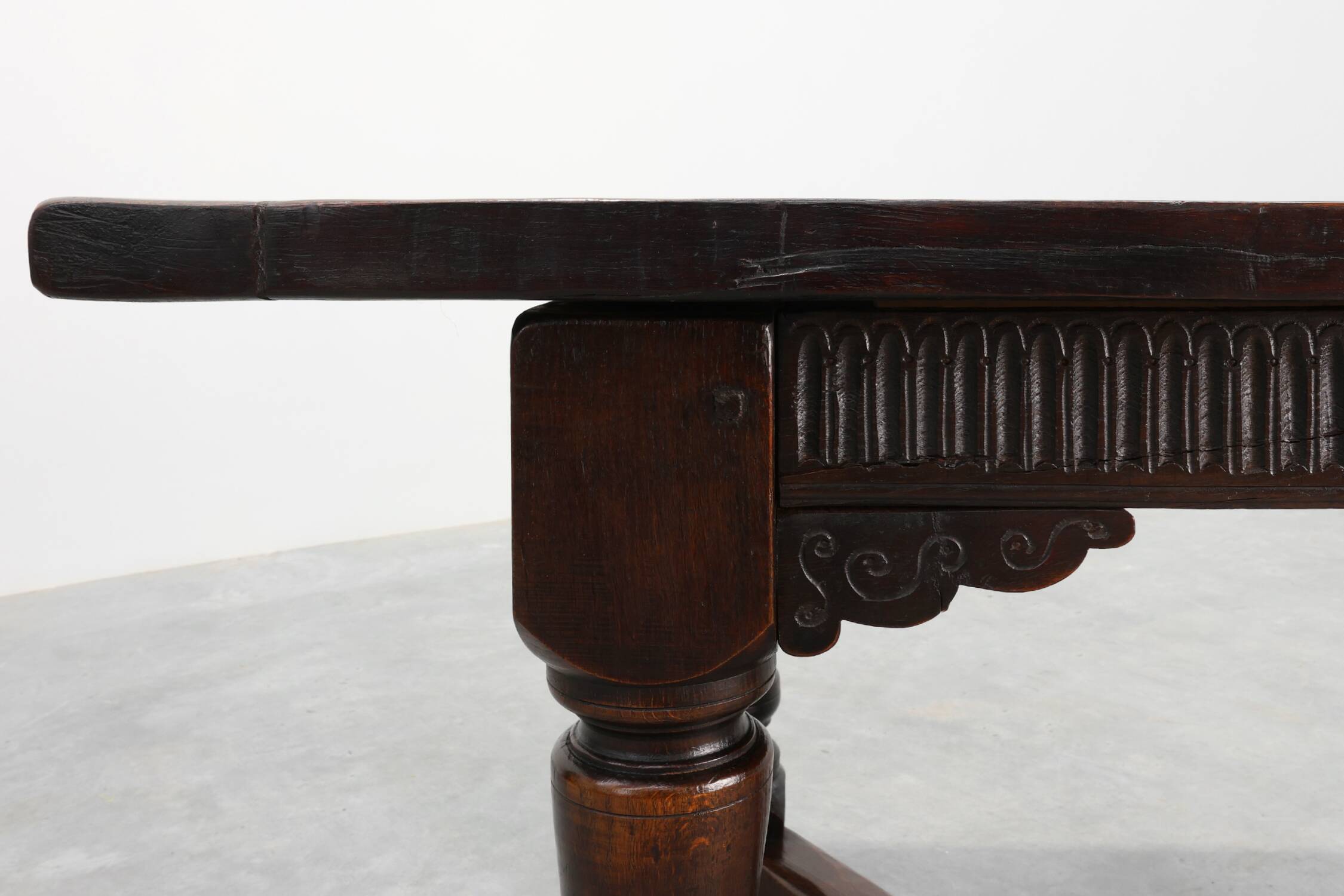 17th-Century Belgian full dark Oak Dining Table