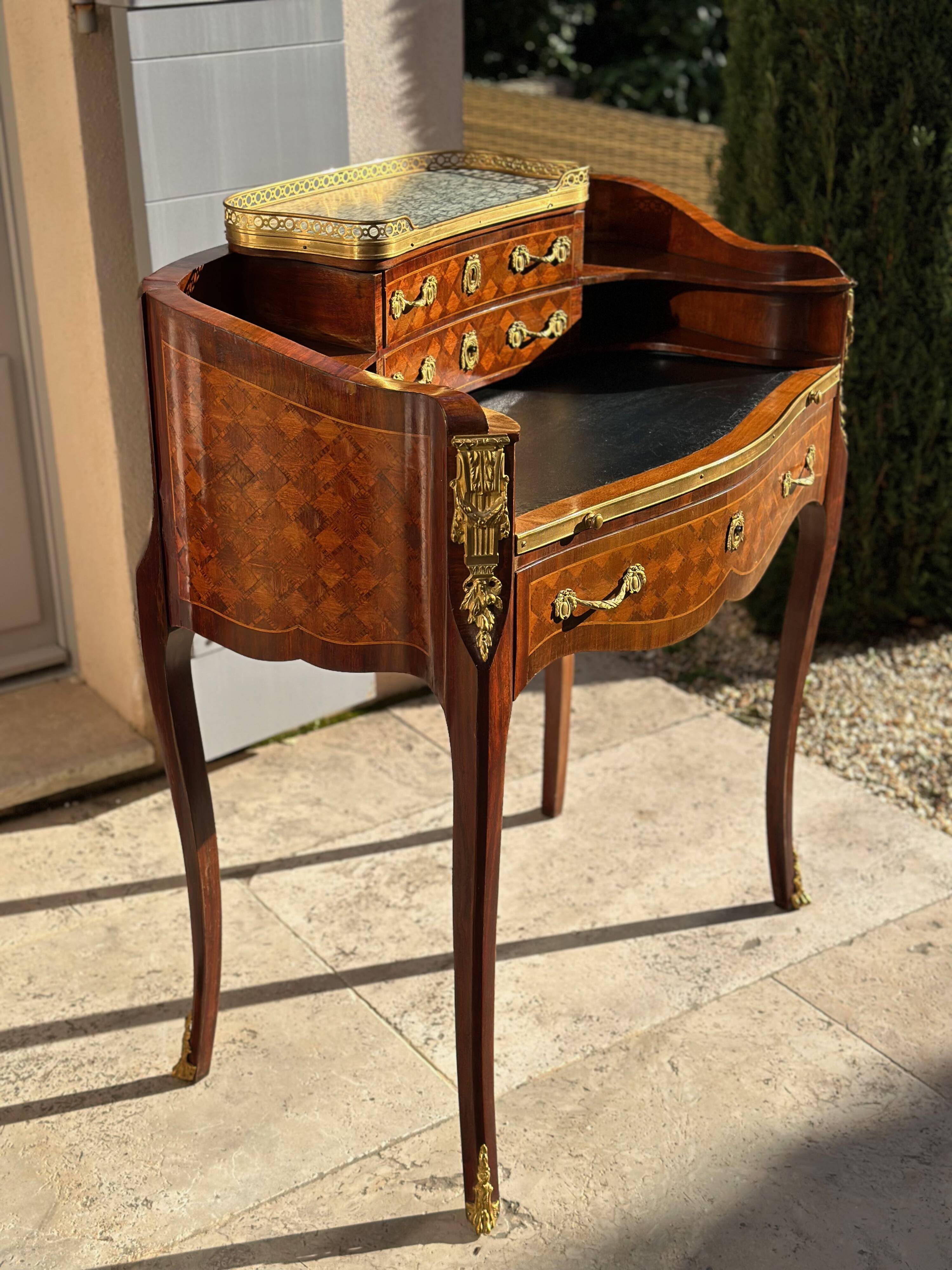 Sublime mid-tier Transition style desk, inlaid, 19th century