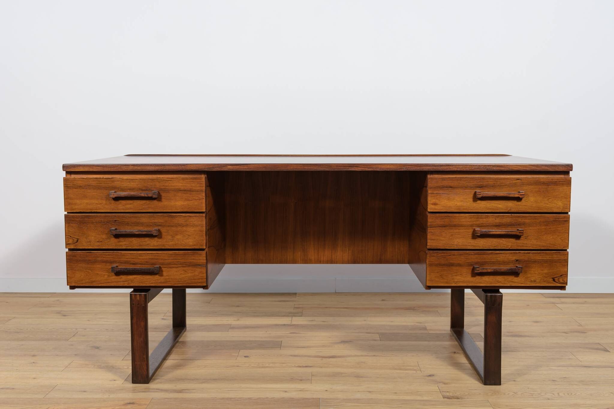 Mid-Century Rosewood Freestanding Desk by Torben Valeur & Henning Jensen for Dyrlund, 1960s