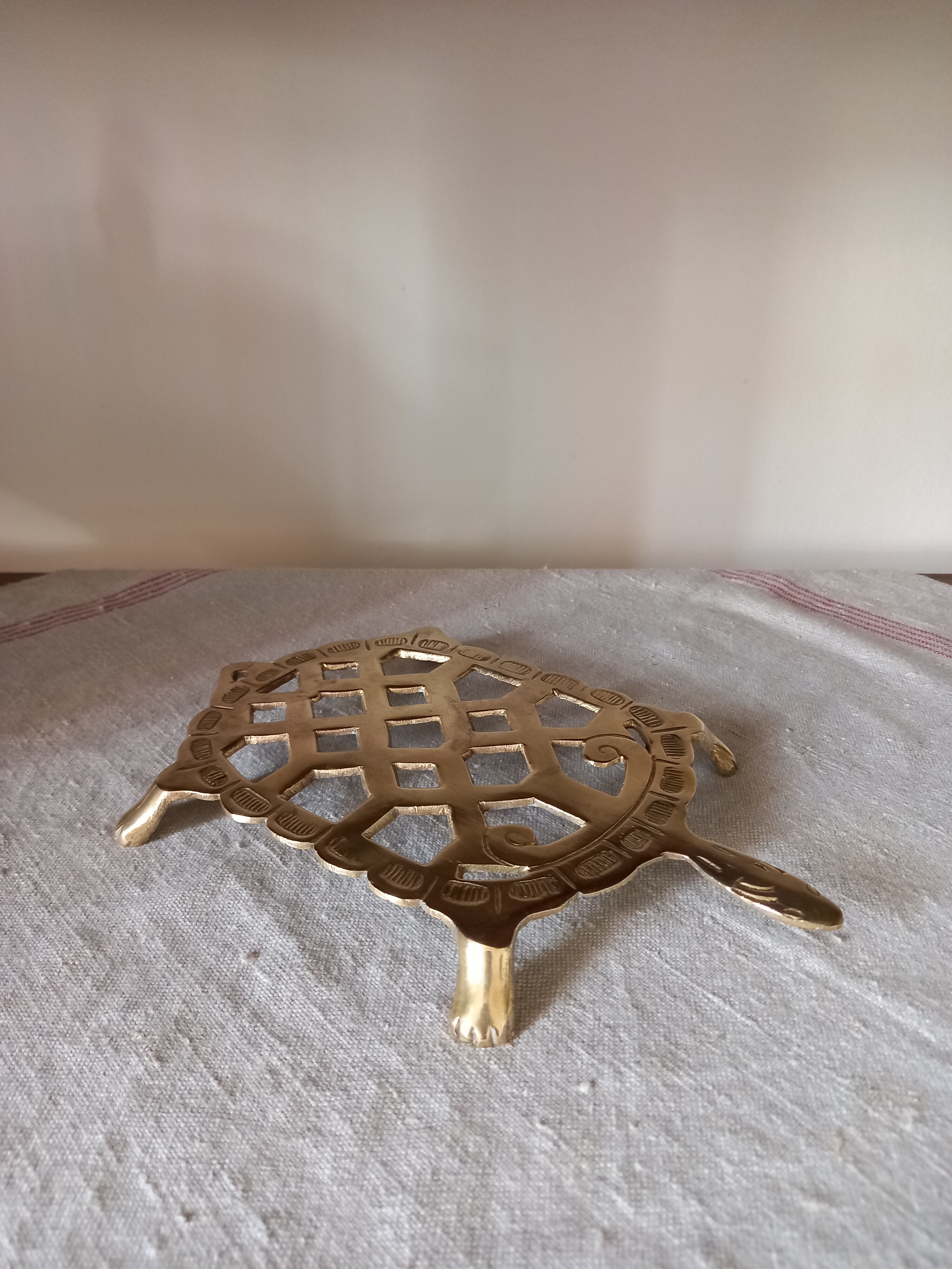 Brass turtle flat bottom