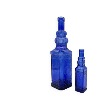 Duo de bouteilles en verre bleu cobalt