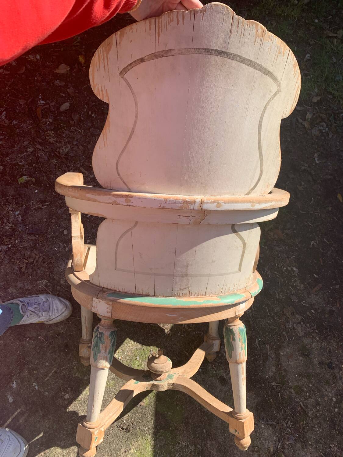 Armchair with painted wooden spacer