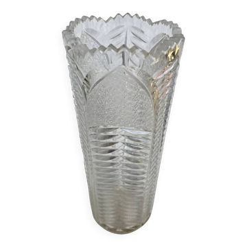 Antique cut crystal vase with a scalloped edge, decorated with palmettes.