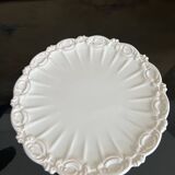 Petit plat blanc faïence sculpté