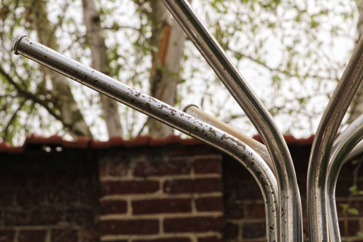 Vintage parrot, 1970s, in chrome metal.