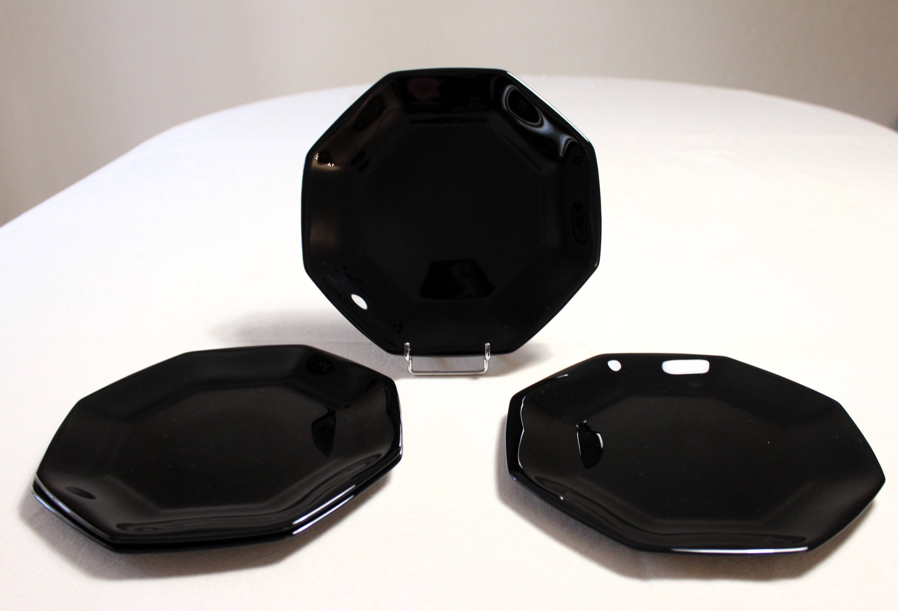 4 black Arcoroc "Octime" dessert plates (set 2)