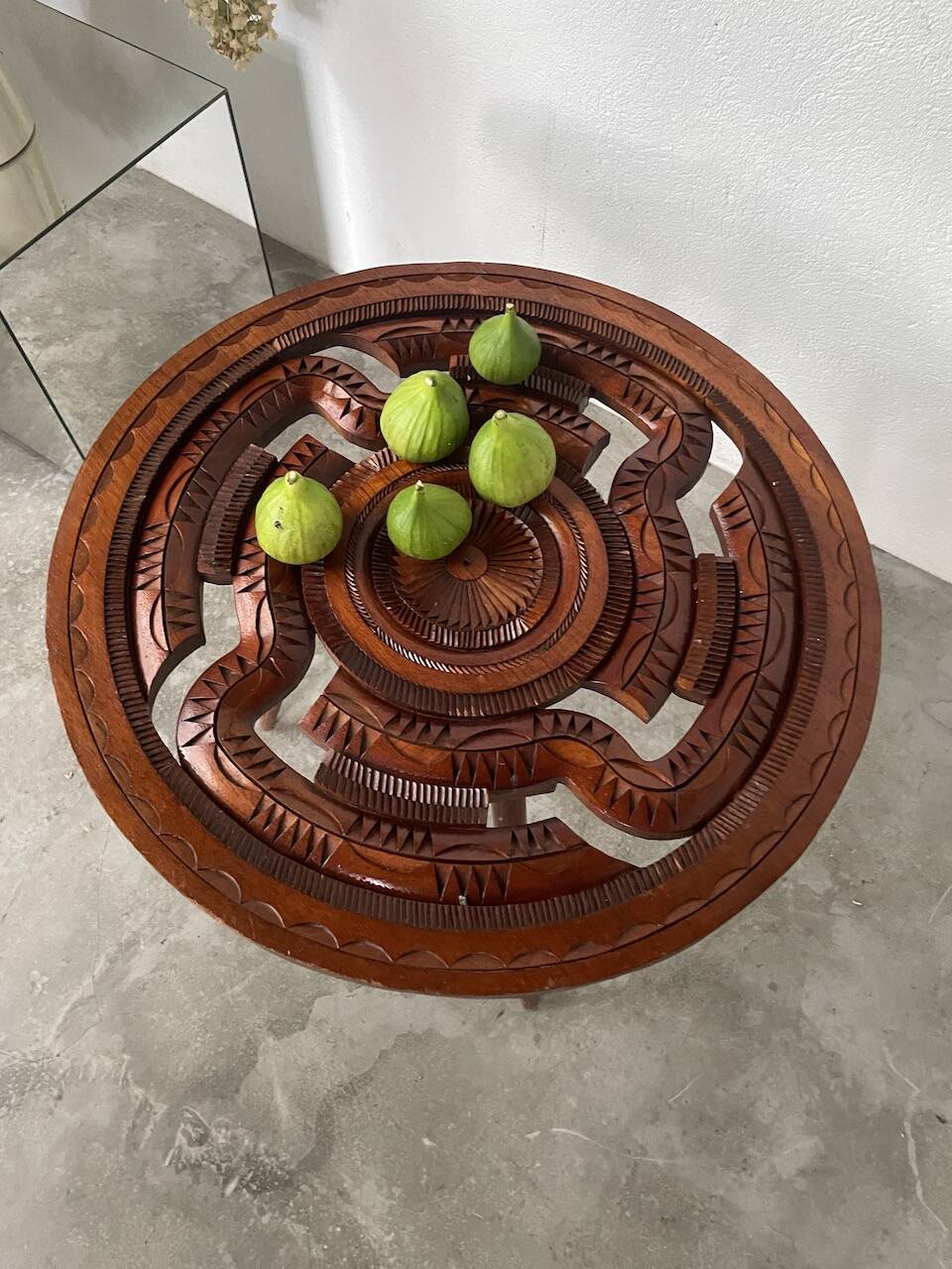 60s tripod coffee table in chiseled wood