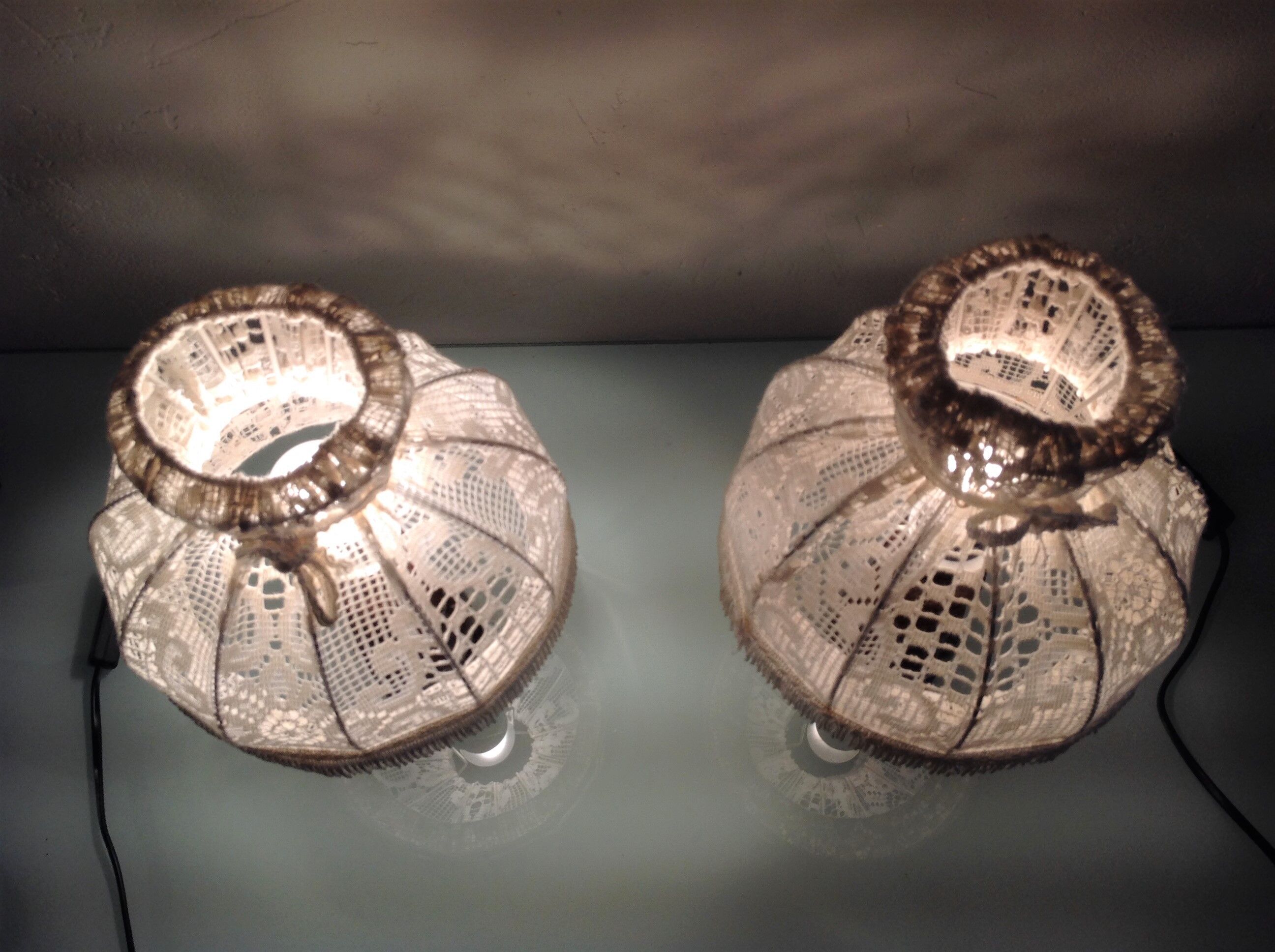 Pair of turned wooden bedside lamps and lace/vintage lampshade 60s-70s