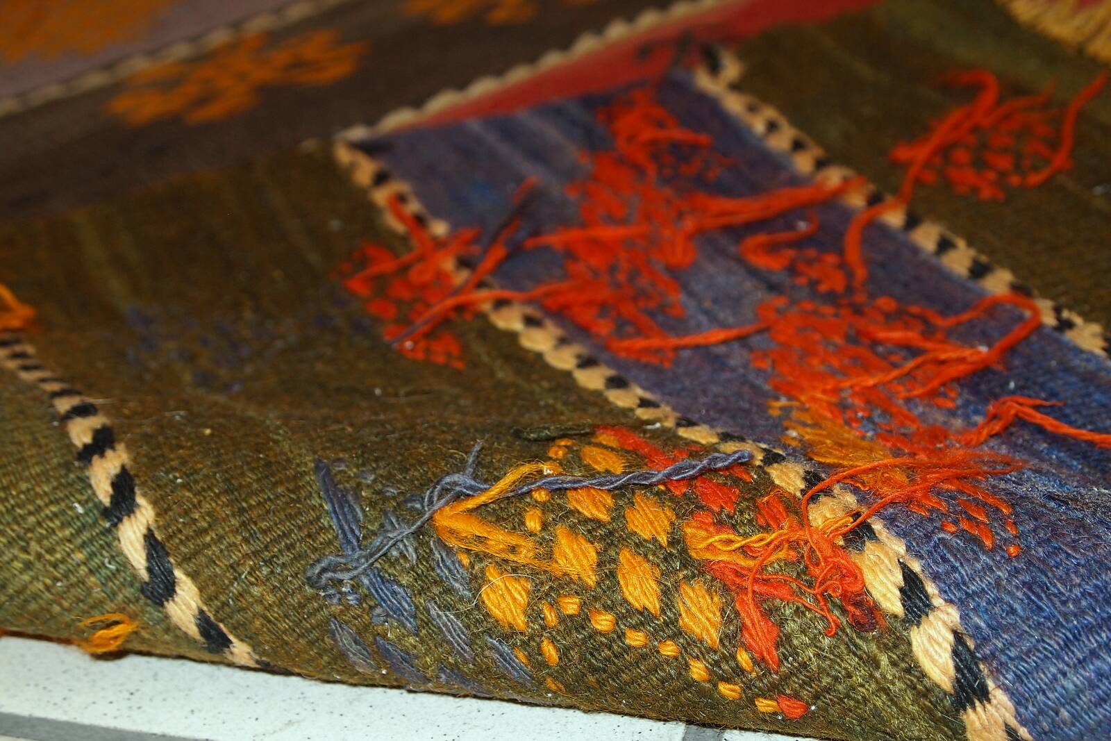 Kilim vintage fait main Sumak persan 70cm x 132cm (1940s)