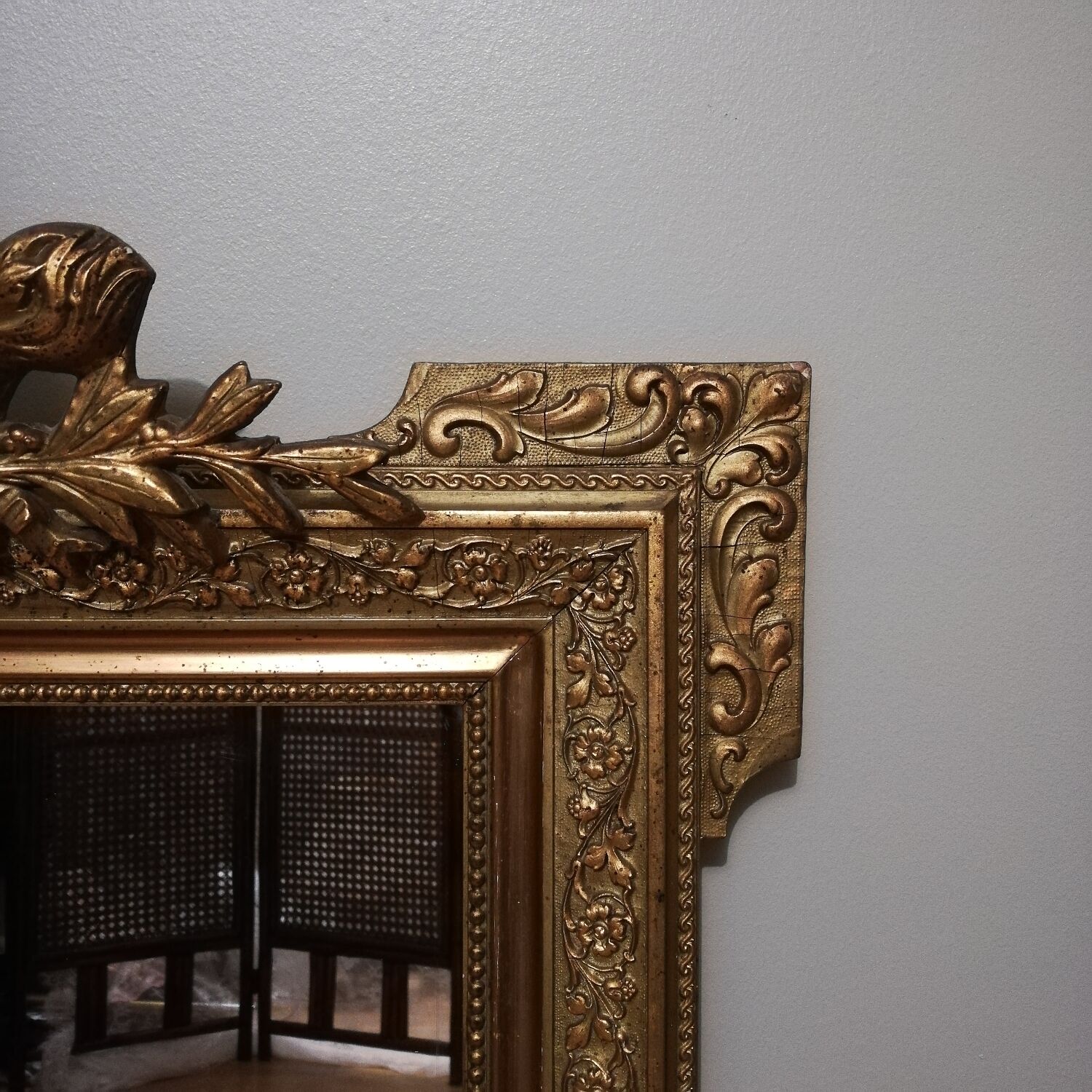 Mirror with pediment Louis XV style in wood and gilded stucco height 107cm