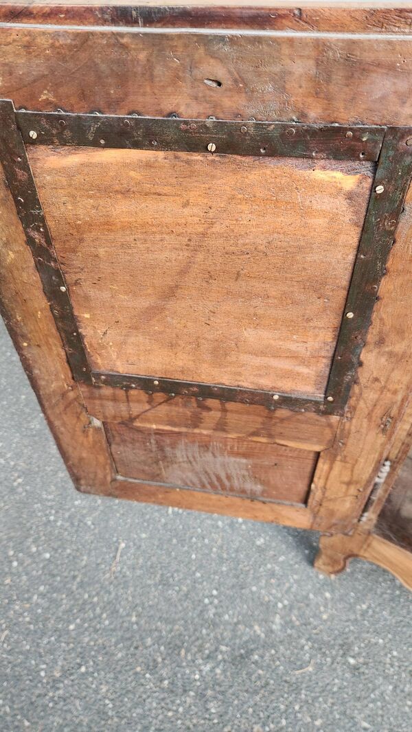 Buffet bas ancien en bois massif XVIII