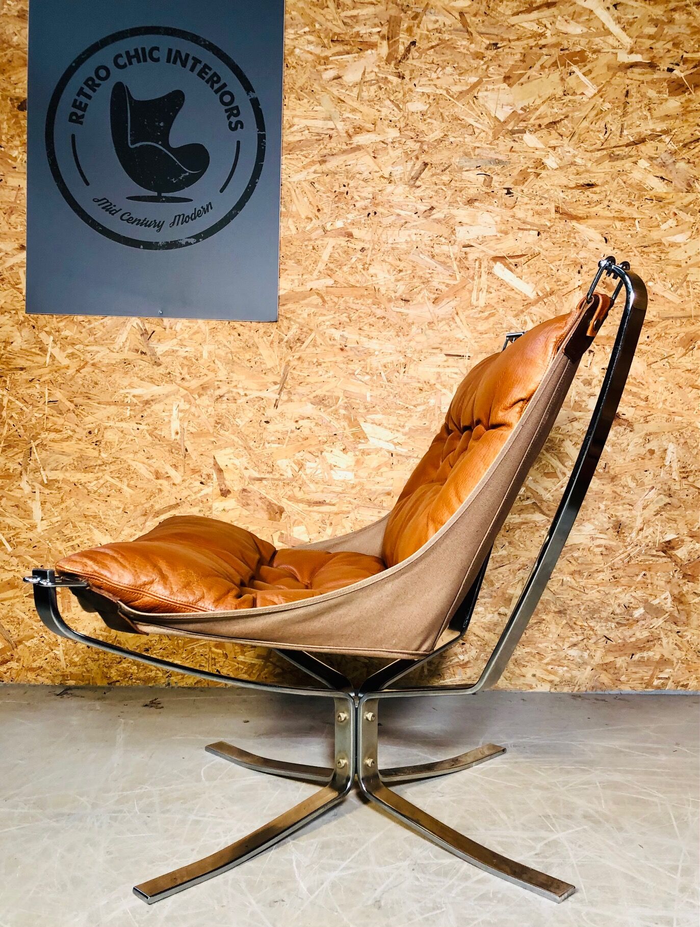 Vintage retro sigurd resell leather  &  chrome falcon chair