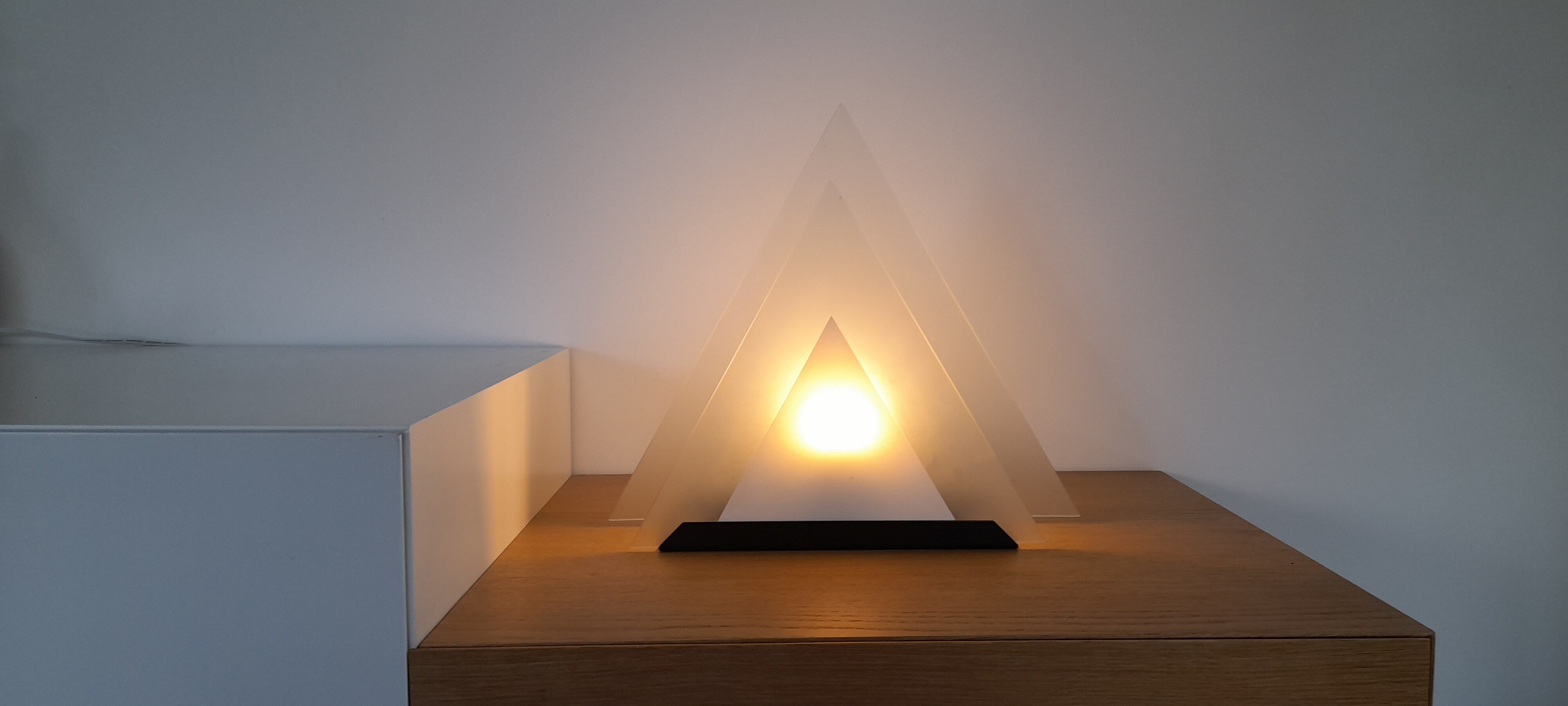 Table lamp to place