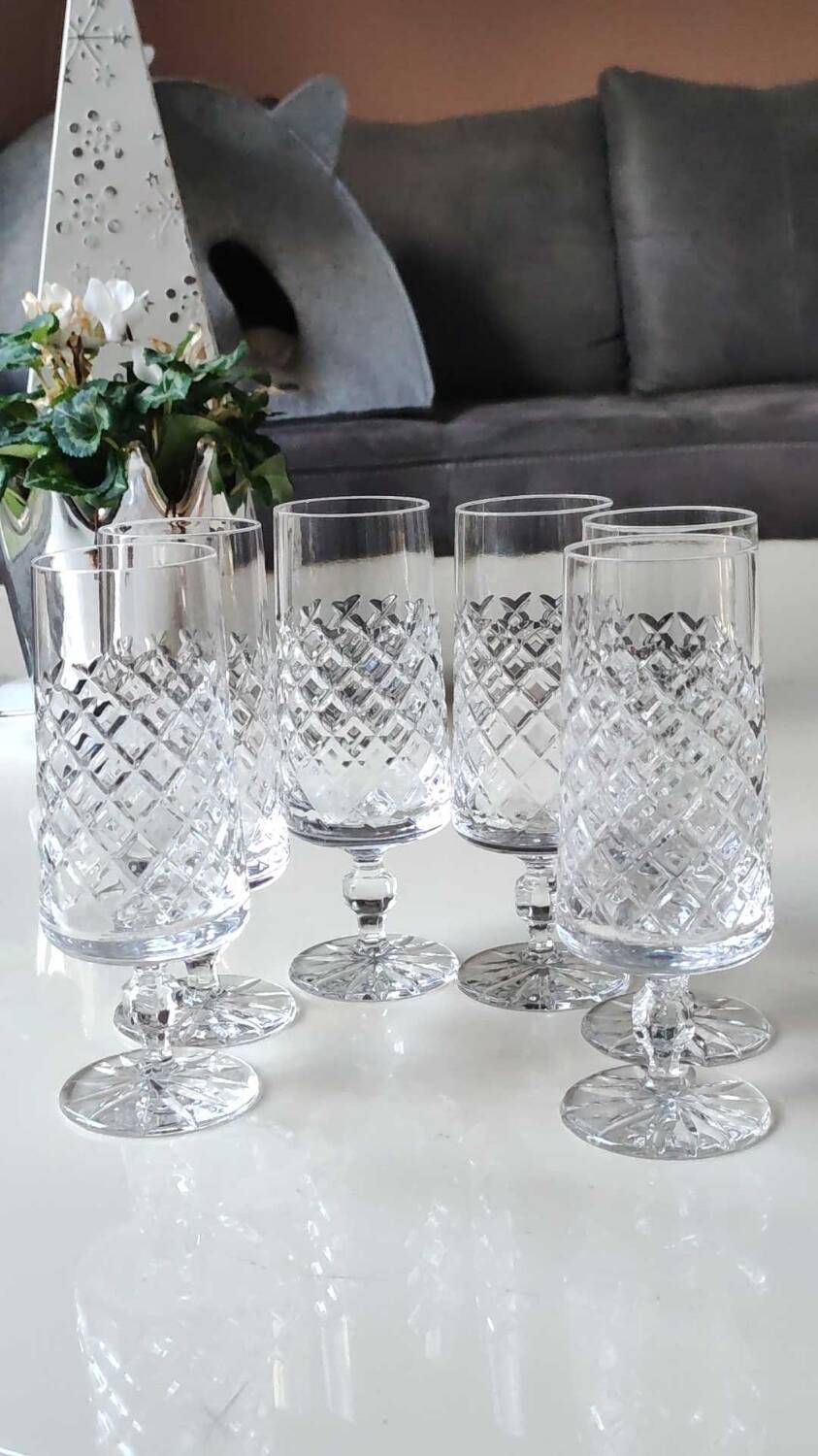 Set 6 champagne flutes, Lorraine crystal. Diamond/crosshair patterns. High 16 cm