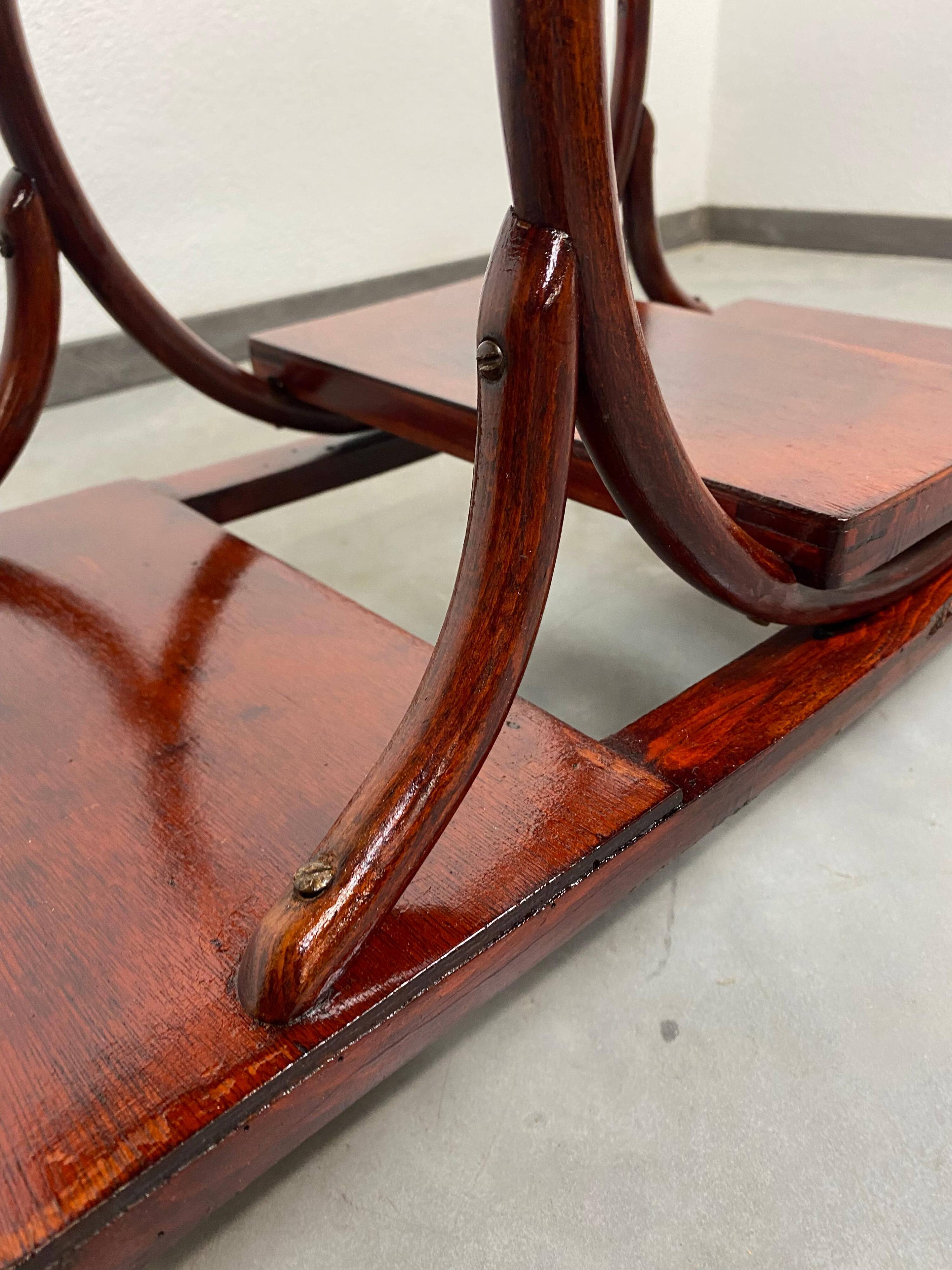 Porte-plante en bois courbé par Thonet