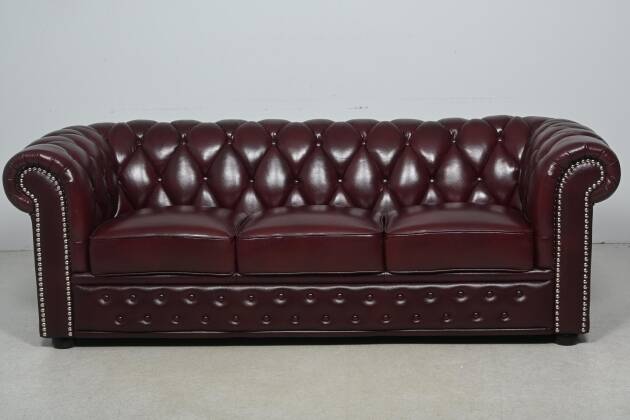 Vintage 3-seater Chesterfield sofa in burgundy leather - teak frame, 1960s.