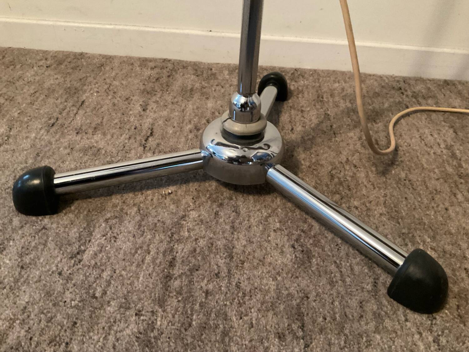 Lampadaire médical ou d’atelier des années 50-60 en métal chromé 