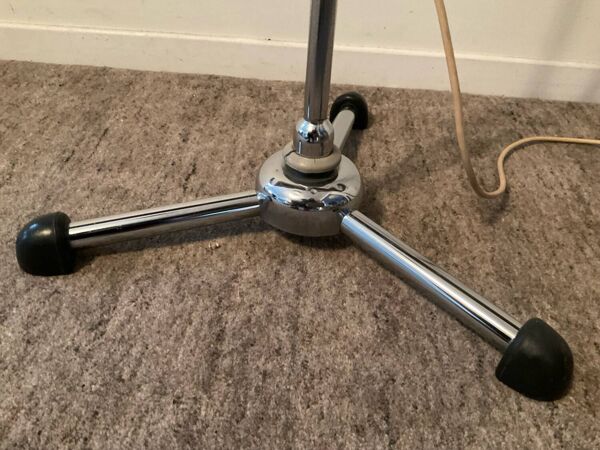 Lampadaire médical ou d’atelier des années 50-60 en métal chromé