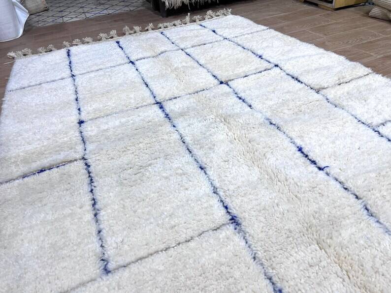 White and blue rug 250cmx150cm
