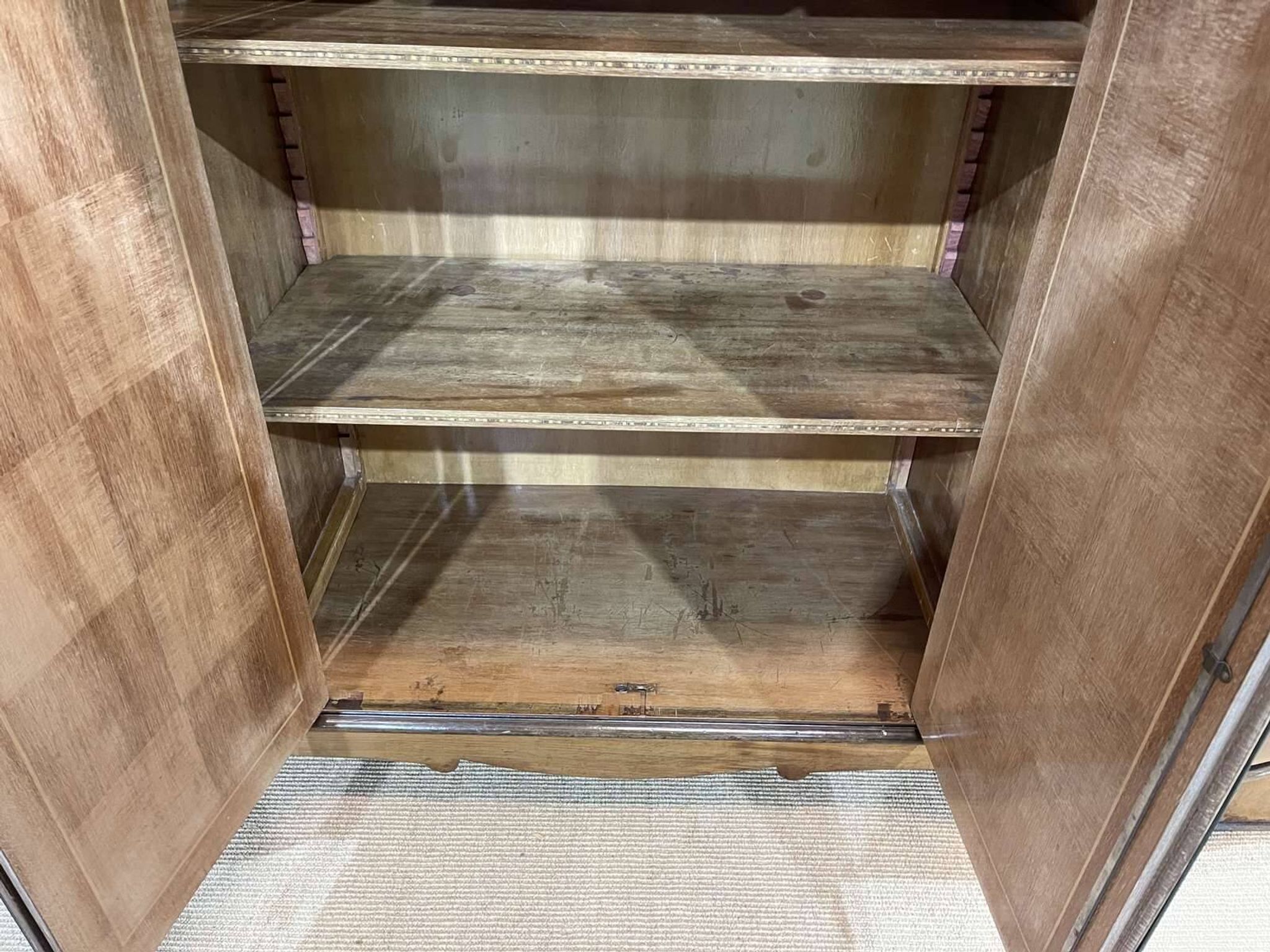Art Deco bedroom wardrobe in walnut burl, made in the 1940s
