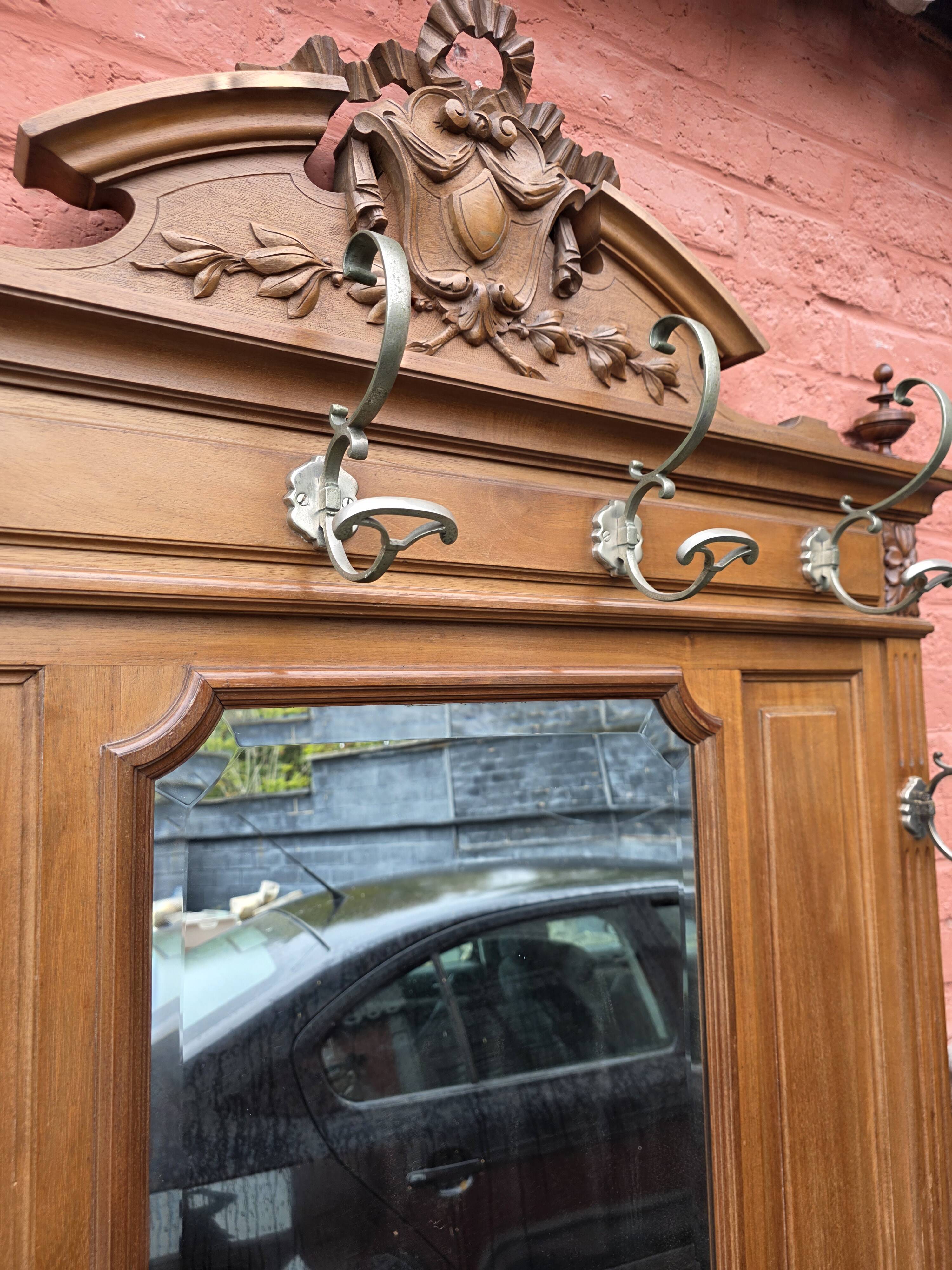 Vestiaire porte manteau en noyer fin XIXe