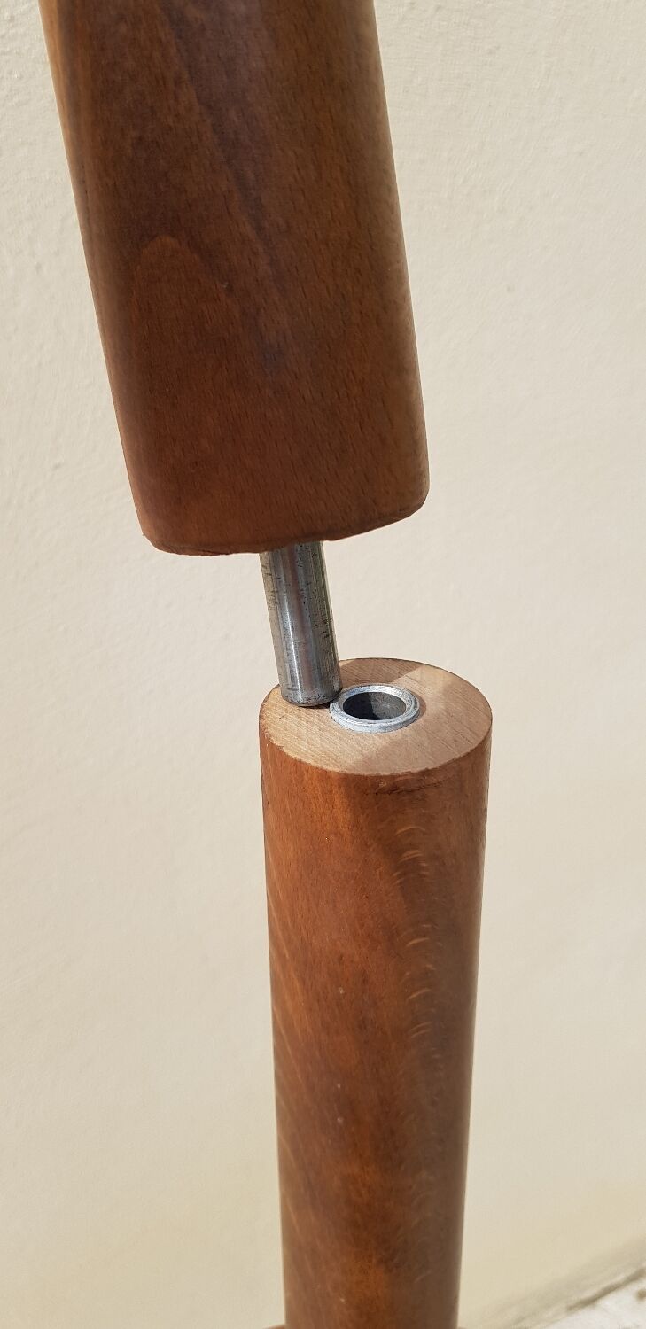 Coat rack roting parrot