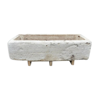 Natural stone trough with ring
