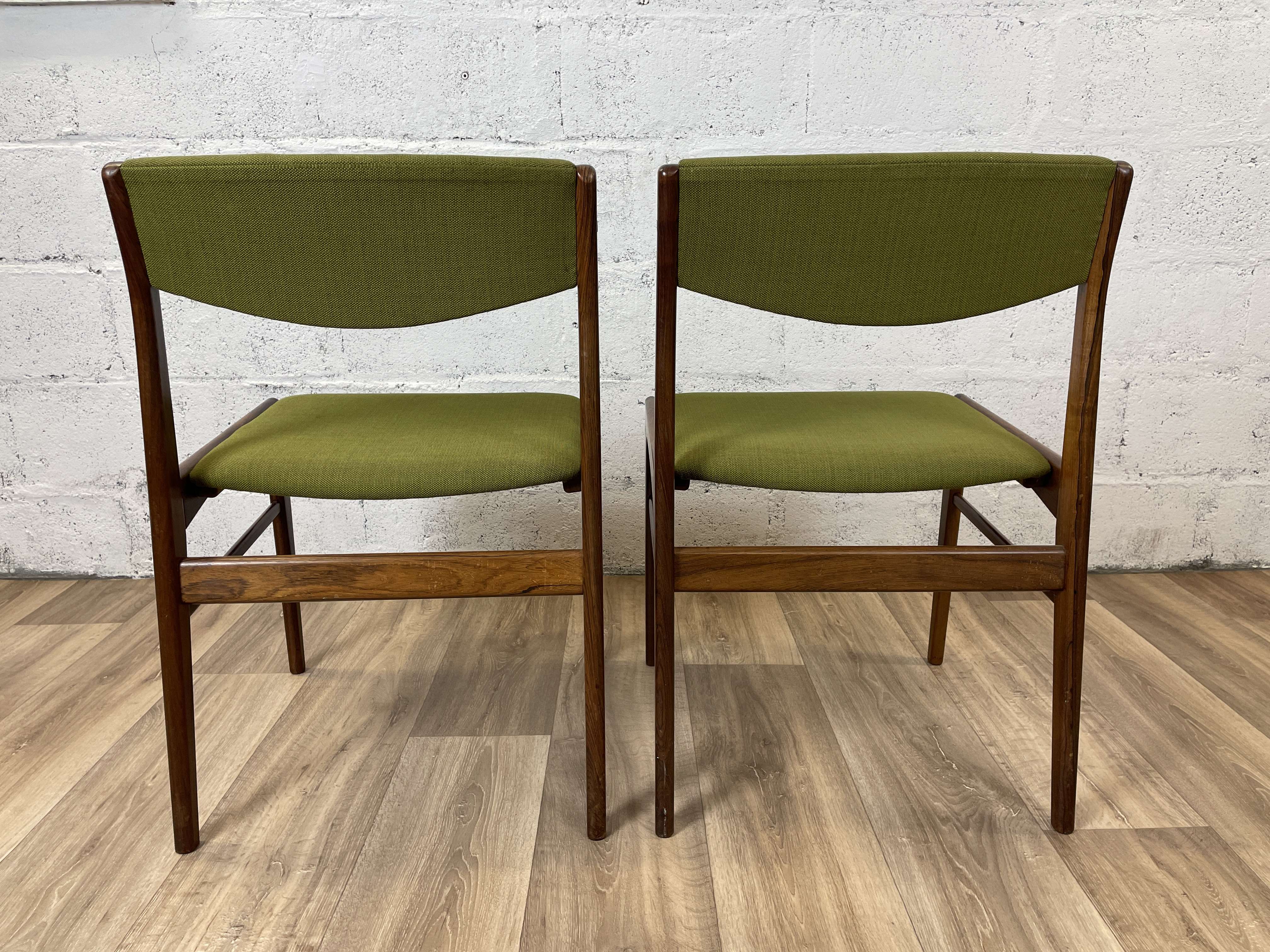 Set of 6 dining chairs in rosewood and green fabric signed T.S.M, 60s