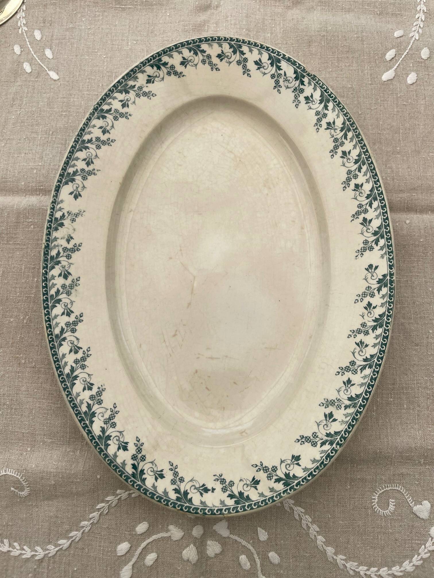 opaque porcelain dish from Gien (Montigny model)
