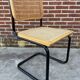 Chaise design Cesca modèle b32 en noir