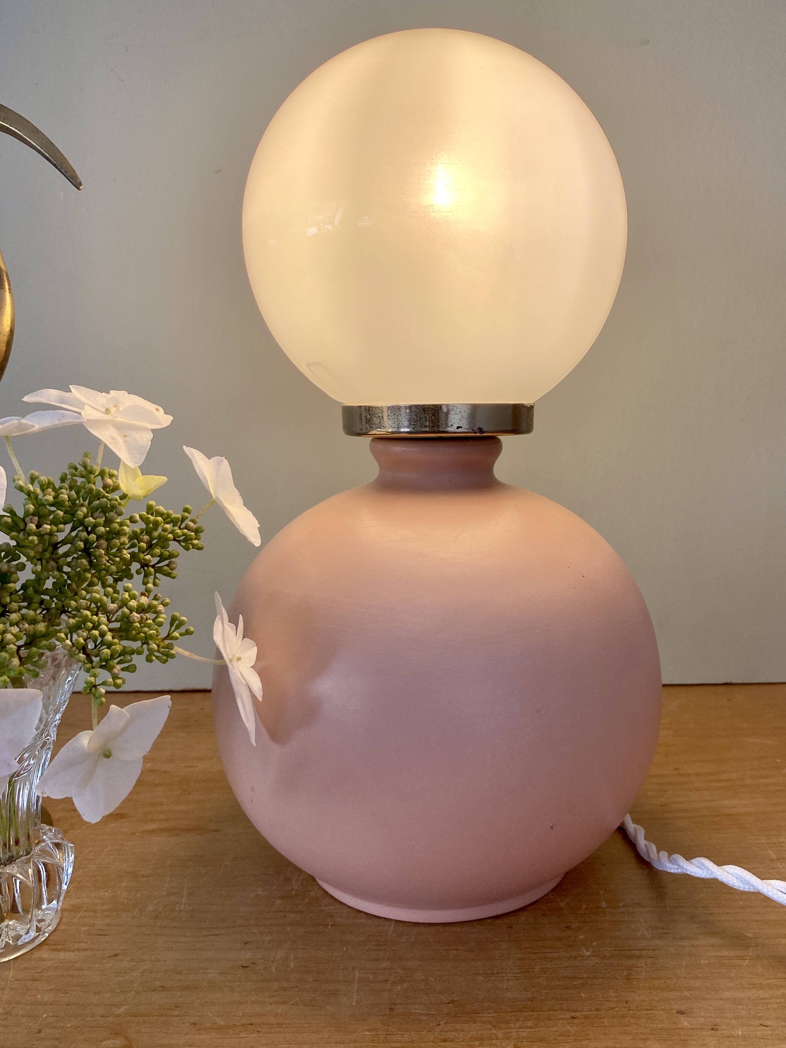 Vintage table lamp in pink ceramic and white opaline