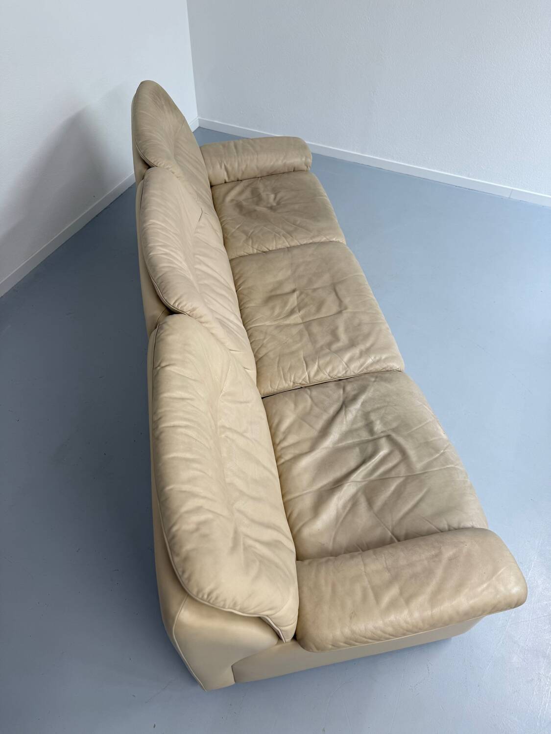 Old 3-seater beige leather sofa designed by Carl Larsson De Sede, vintage 80s