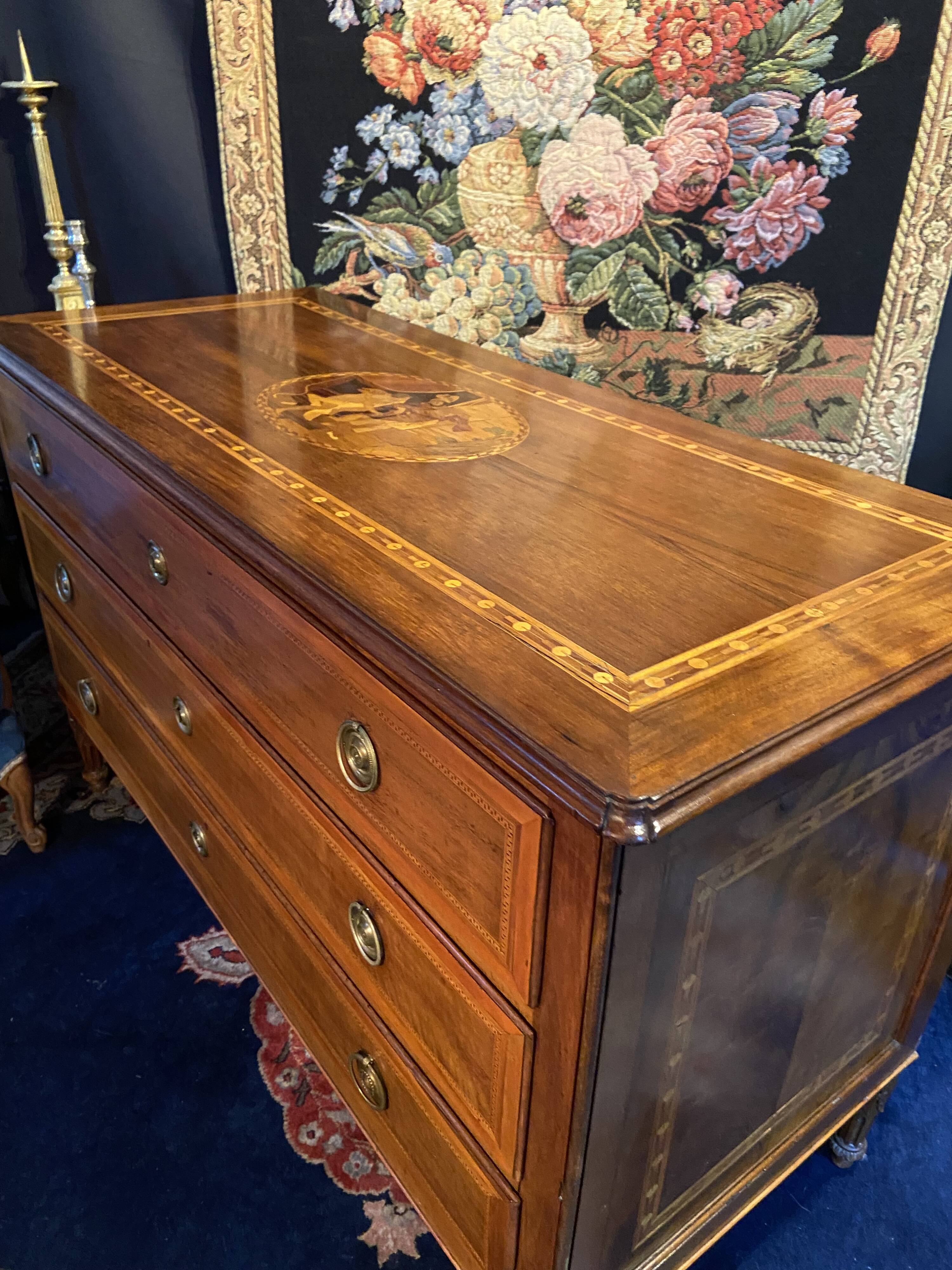 Large Louis XVI chest of drawers with 3 drawers, marquetry decoration depicting an antique scene from the late 18th century.