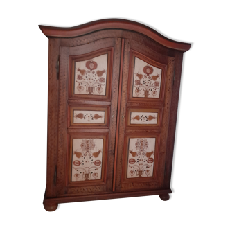 Polychrome cabinet