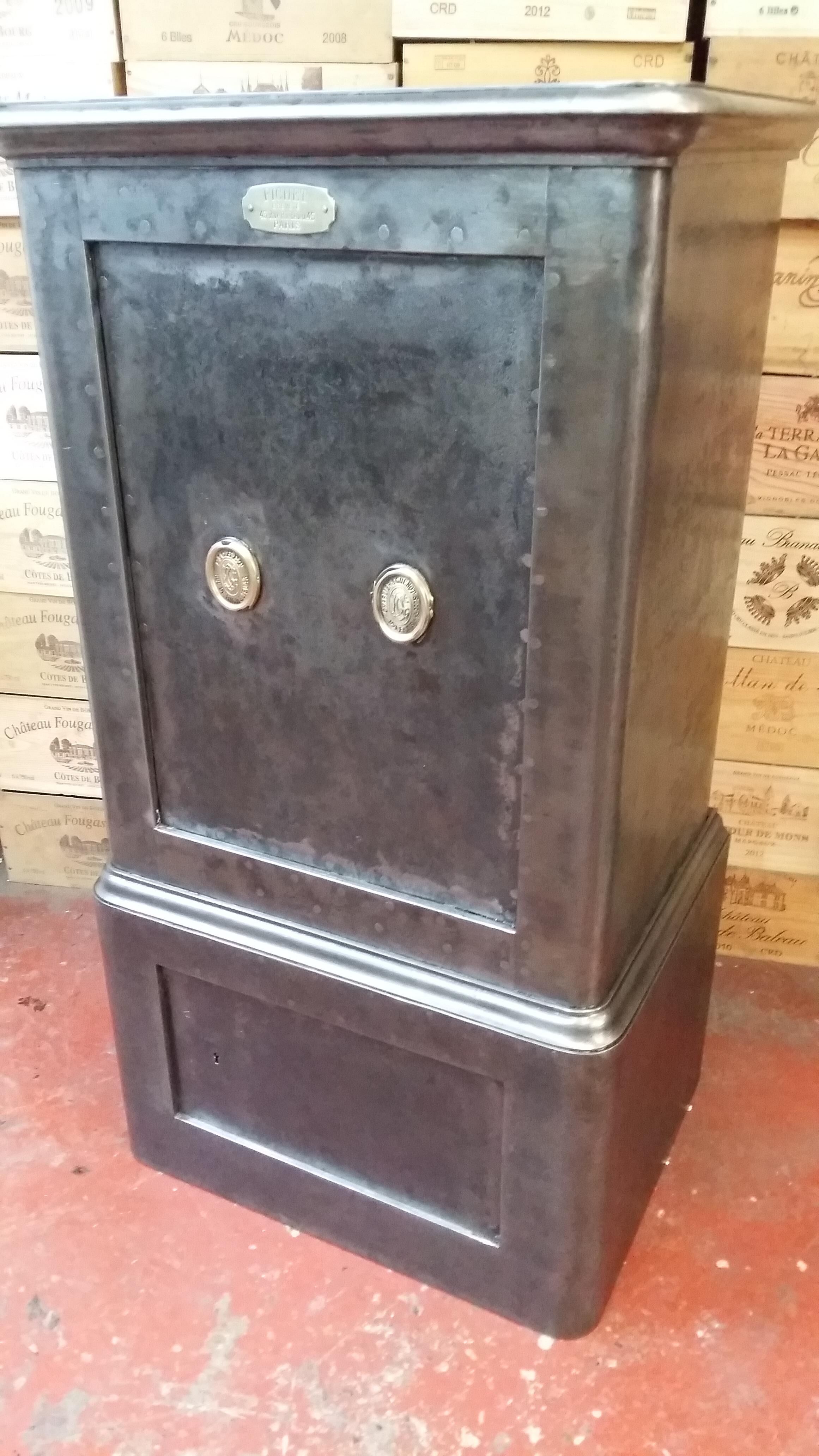 Ancien coffre fort fichet Paris patine graphite Selency