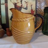 Old slipware jug Bandeau