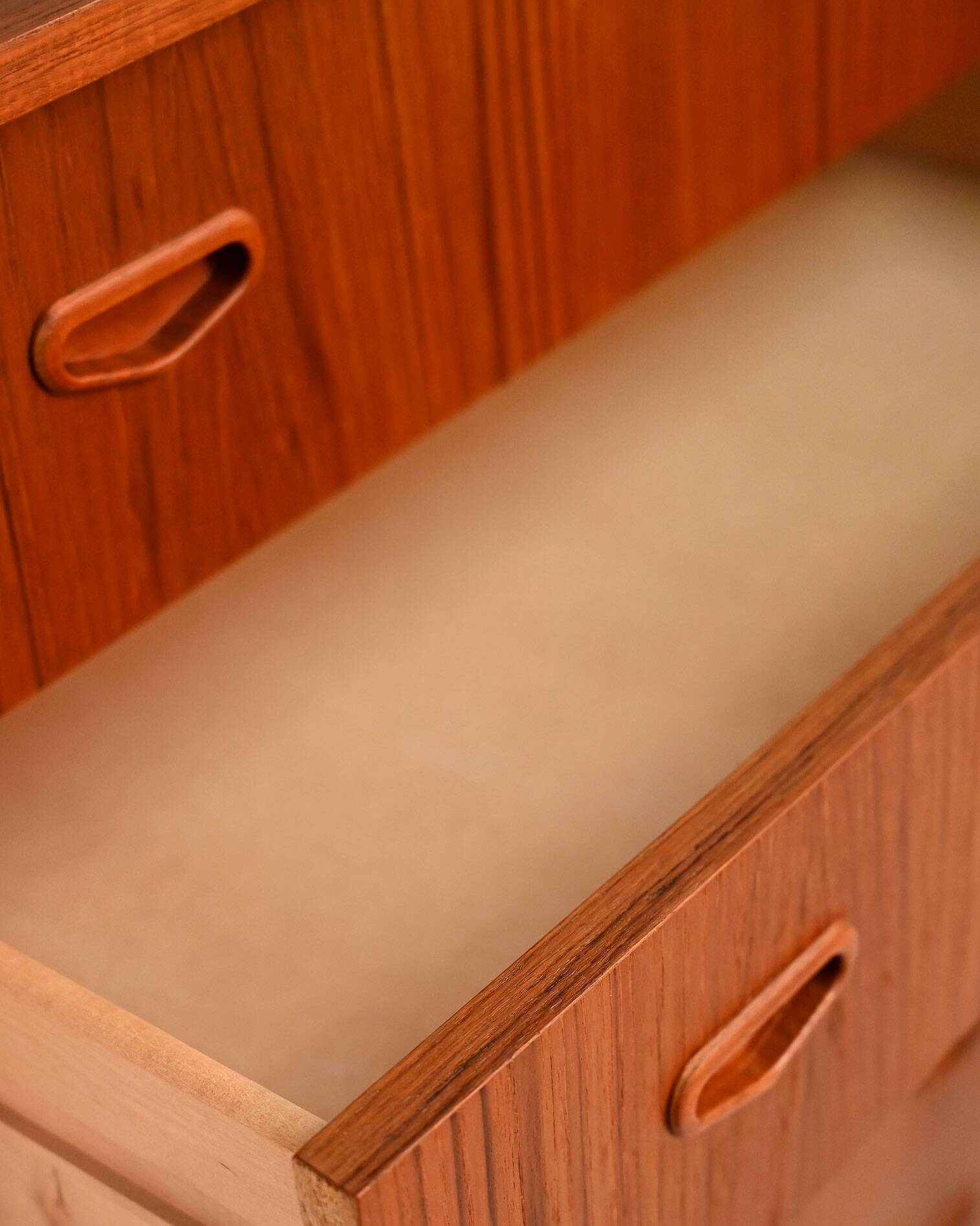 Commode en teck scandinave, années 1960