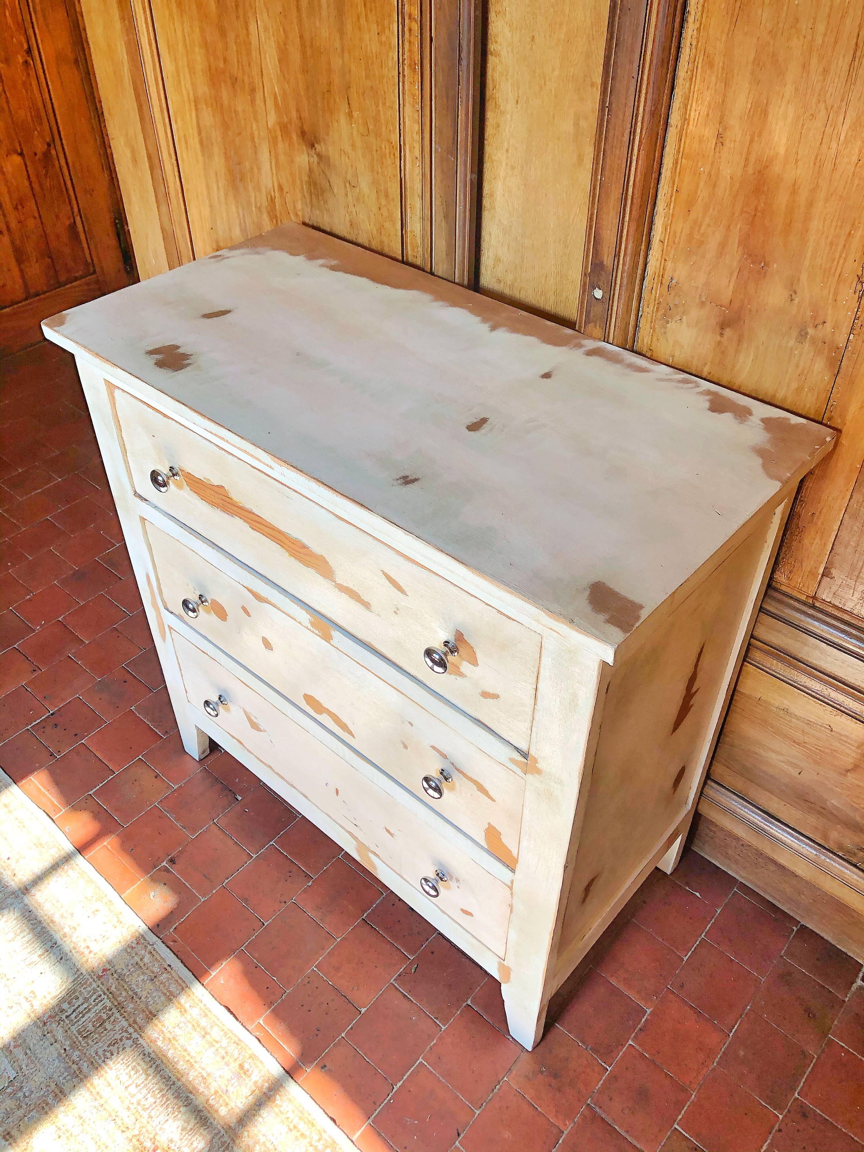 Patinated chest of drawers