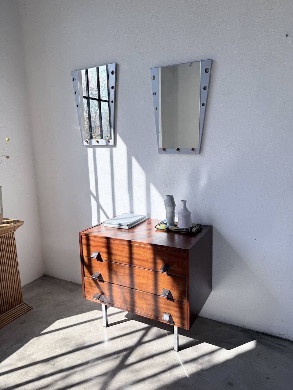 Commode teck poignées cuir 1960
