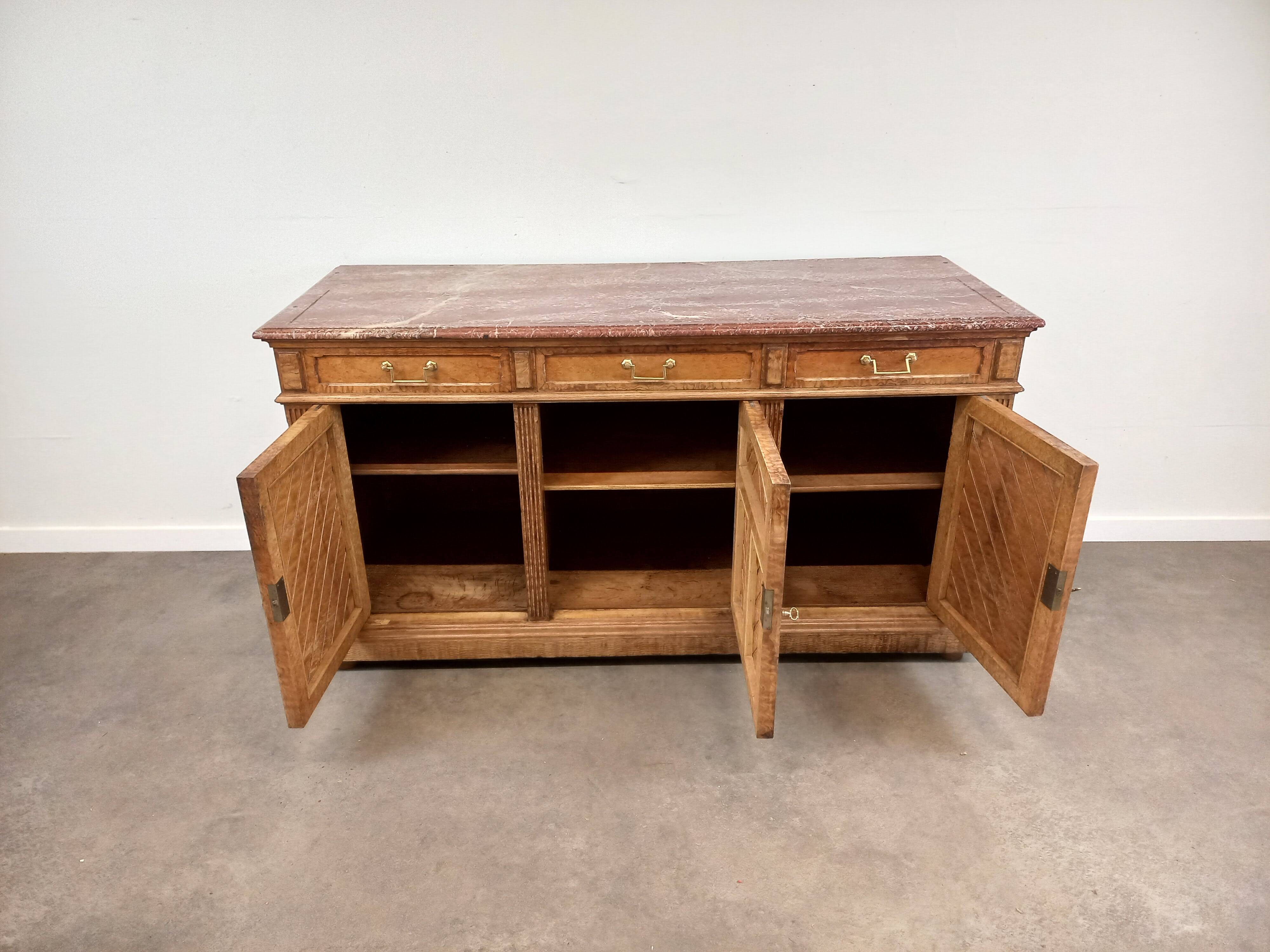 Banque de magasin plateau marbre