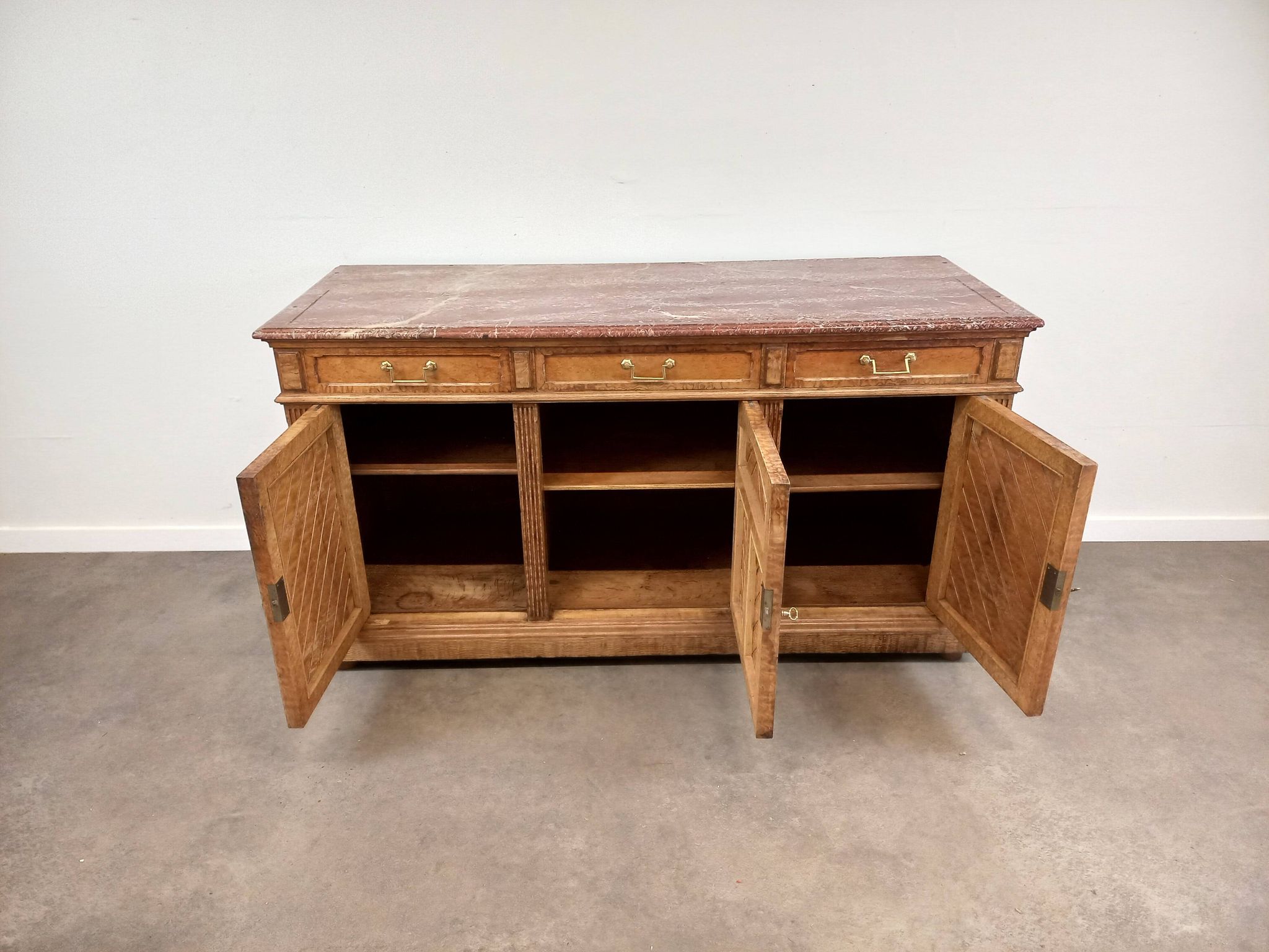 Marble top store bank