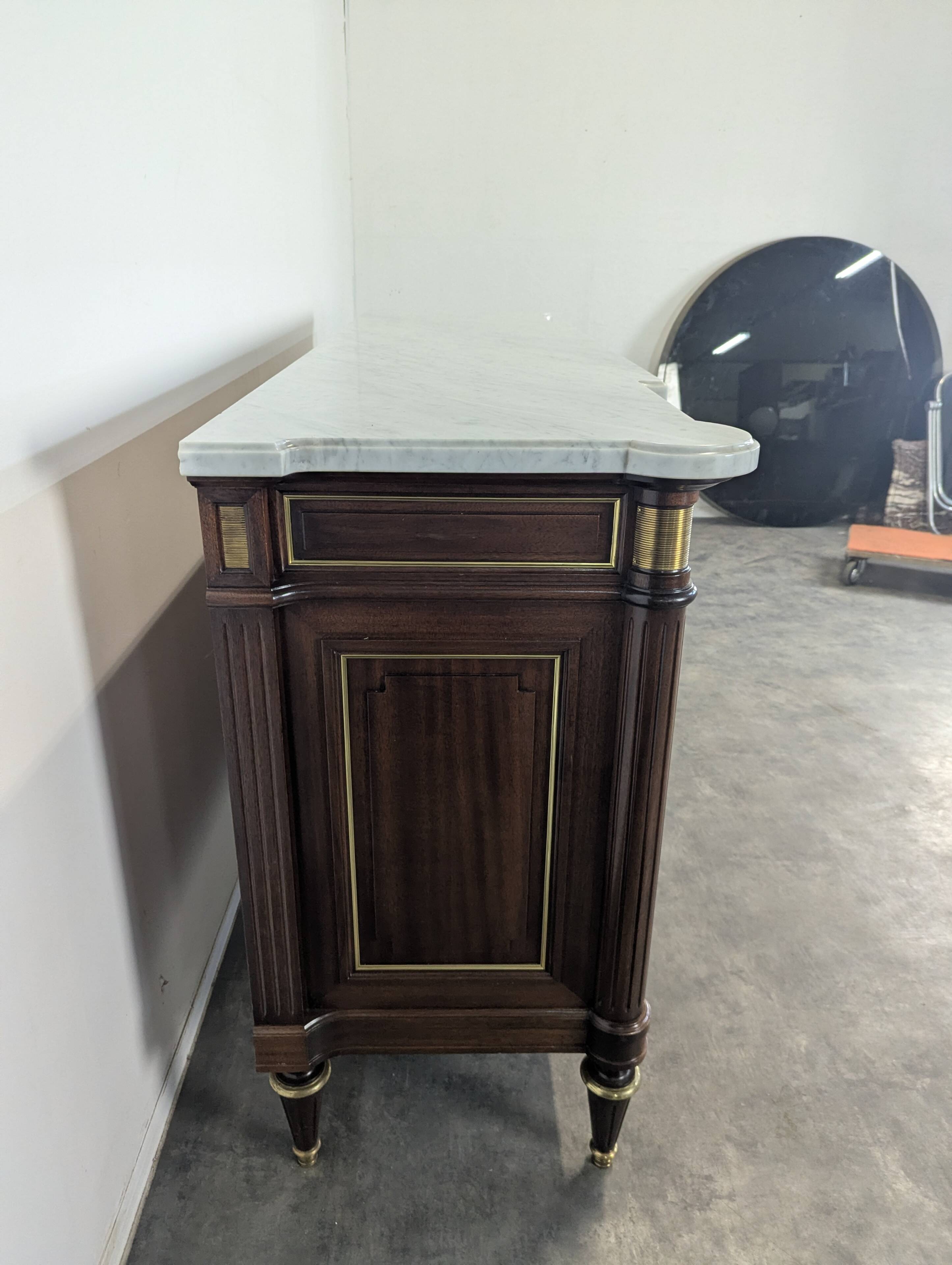 Enfilade de style Louis XVI en acajou