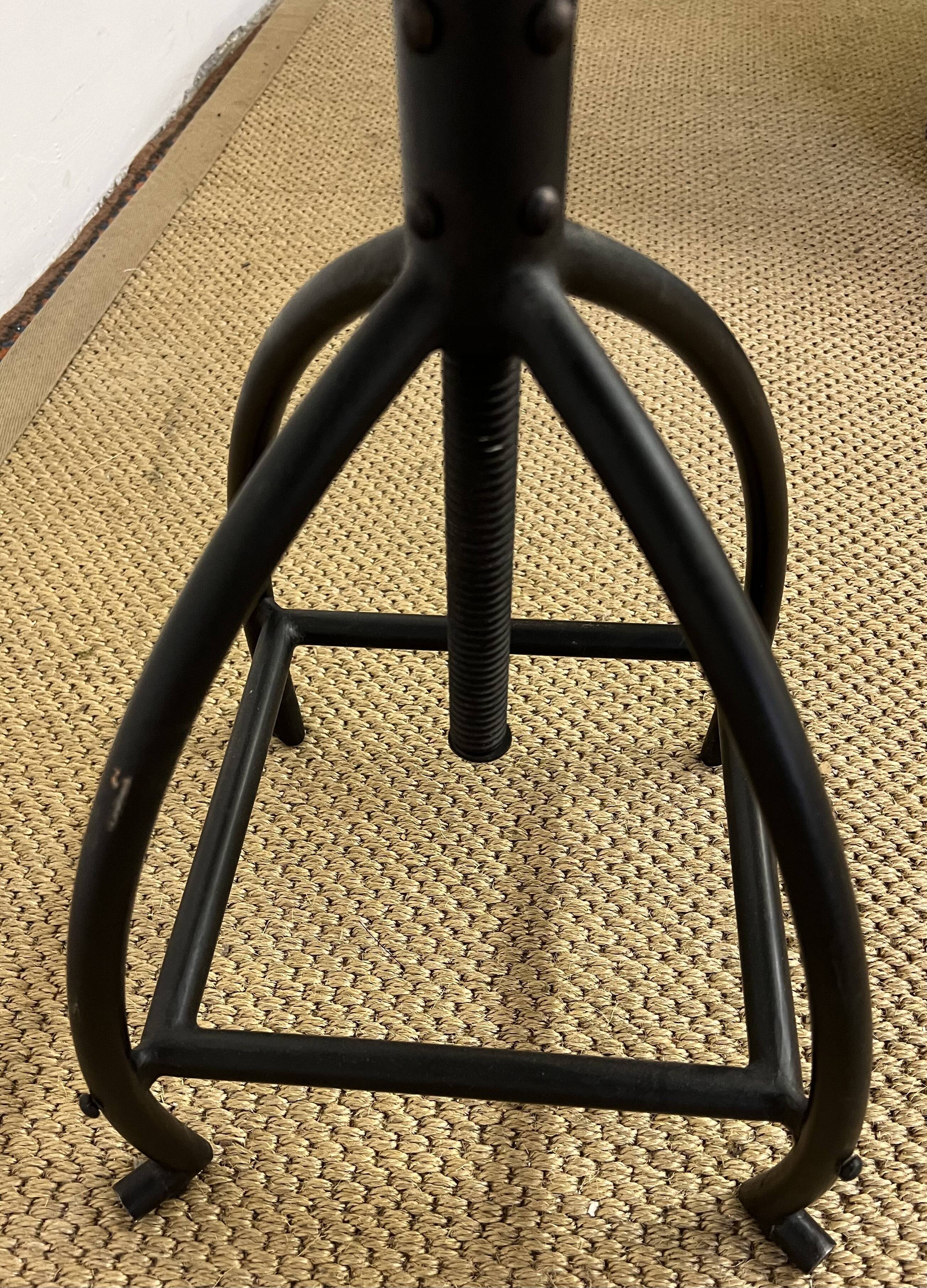 Industrial screw stool