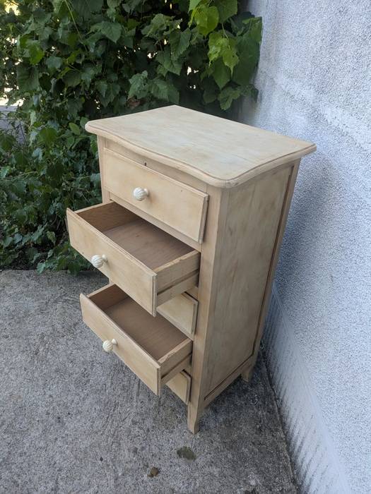 Natural wood chest of drawers