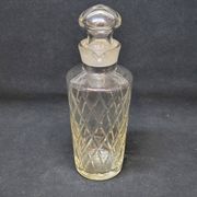 Carafe vintage en verre taillé