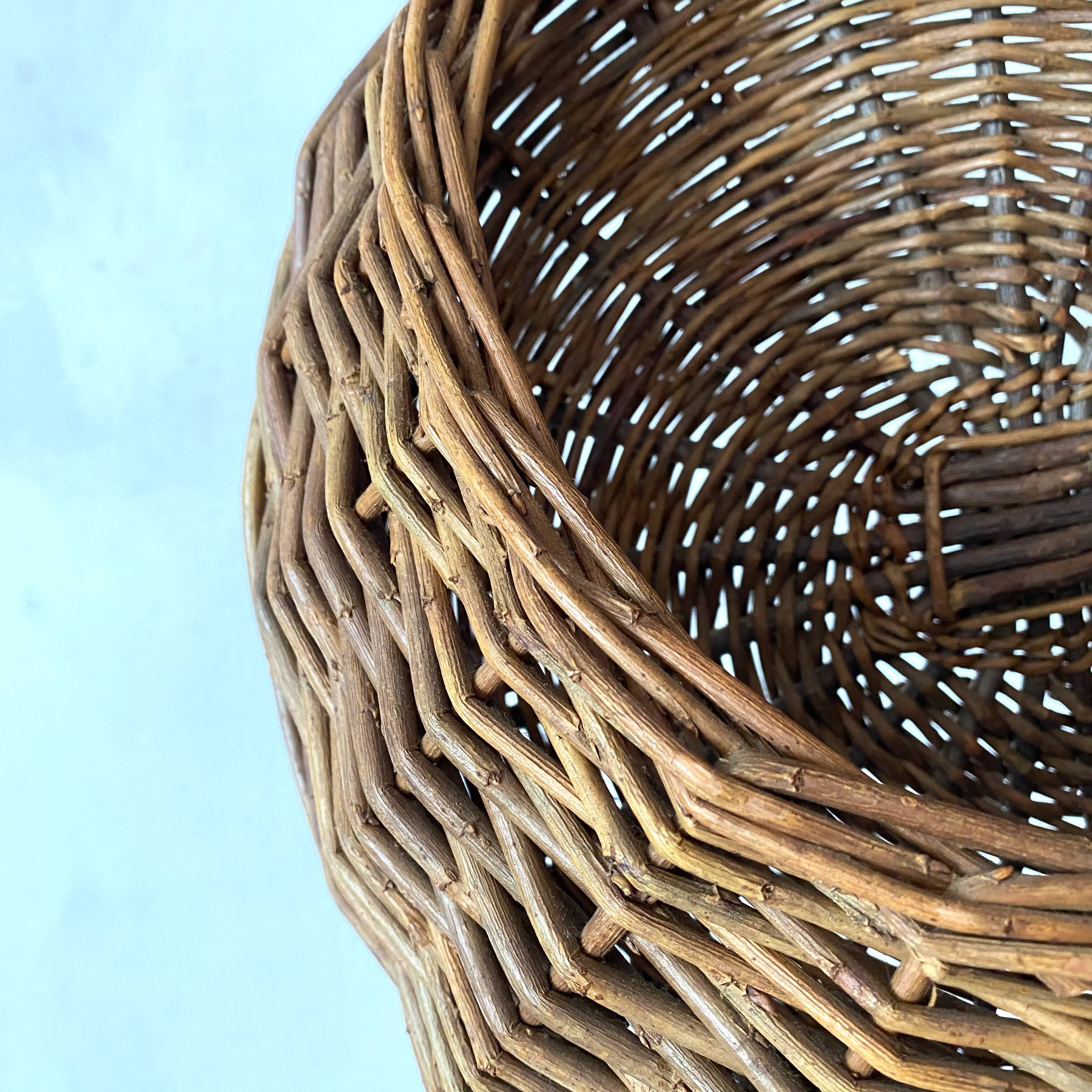 Panier en osier à suspendre