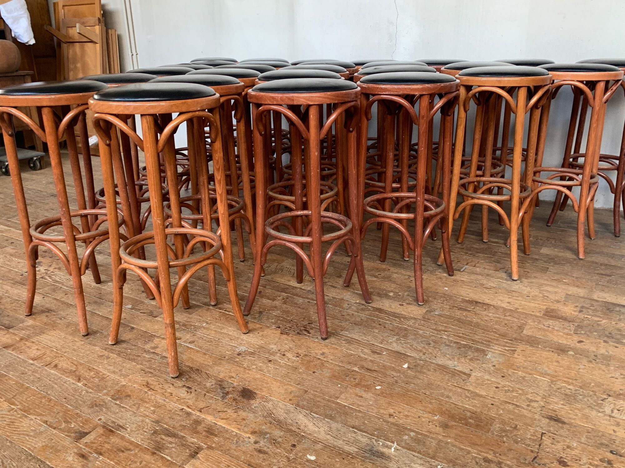 Series of 16 curved wooden bar stools dlg Thonet Baumann Fischel